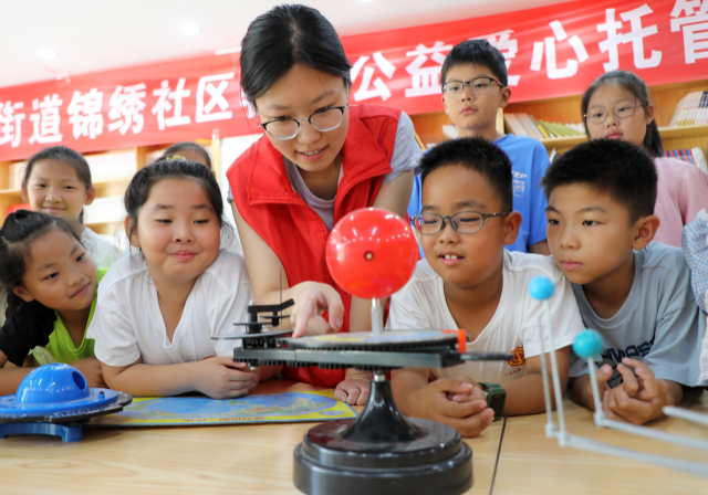 “公益爱心托管班”里乐享暑假