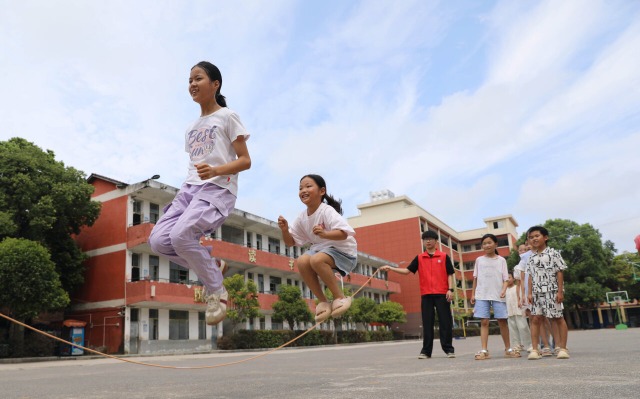 湖南道县：七彩暑假 情暖童心