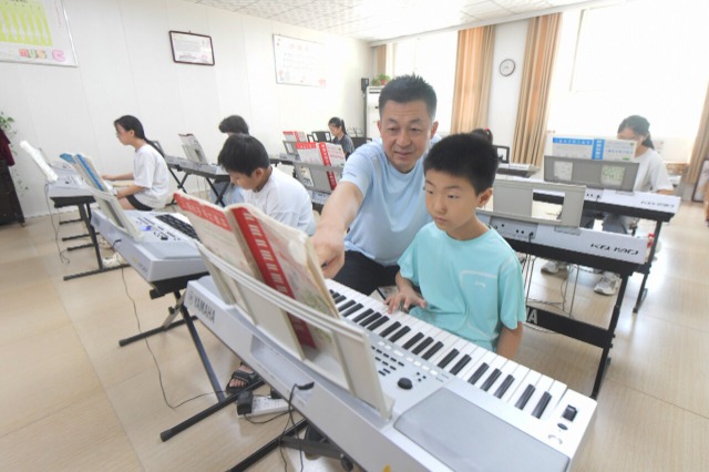 河北石家庄：多彩活动度暑假