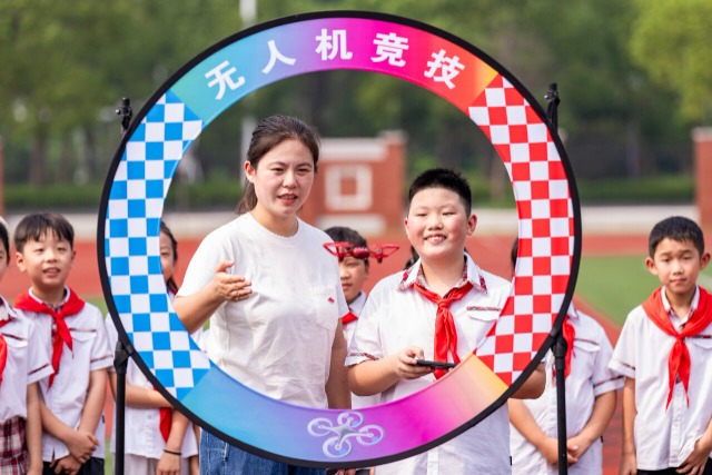 江苏海安：玩转无人机 感受科技魅力