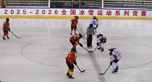 2025年中国中学生冰球锦标赛开赛