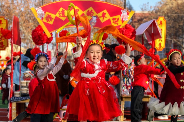 山东高青：赶集迎新年