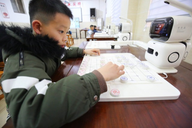 湖南邵阳：棋盘对弈 乐享寒假