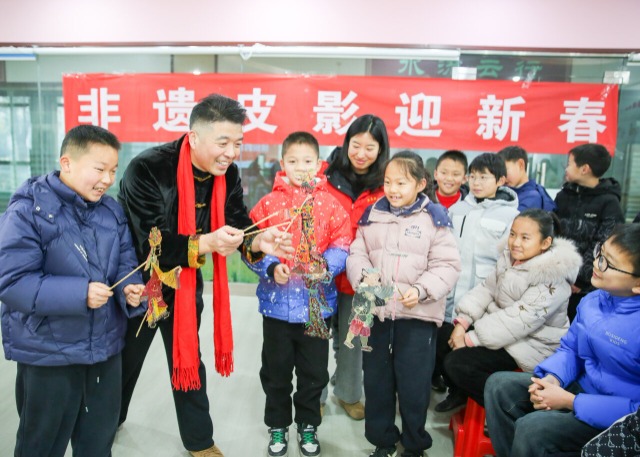 江苏如皋：非遗皮影闹新春