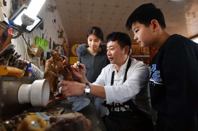 山东青岛：非遗工坊度假期