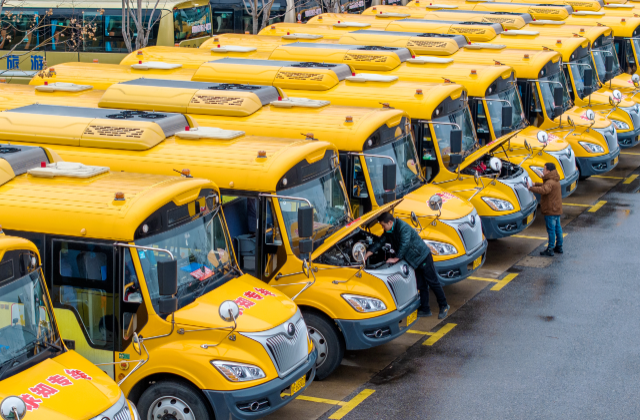 浙江长兴：校车安检 迎接开学