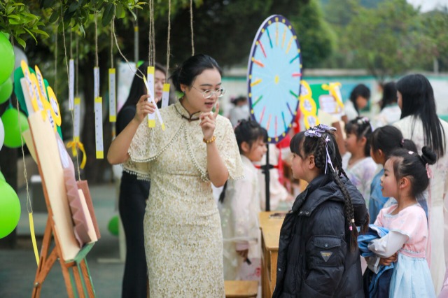 贵州黔西：春日诗会 浸润校园