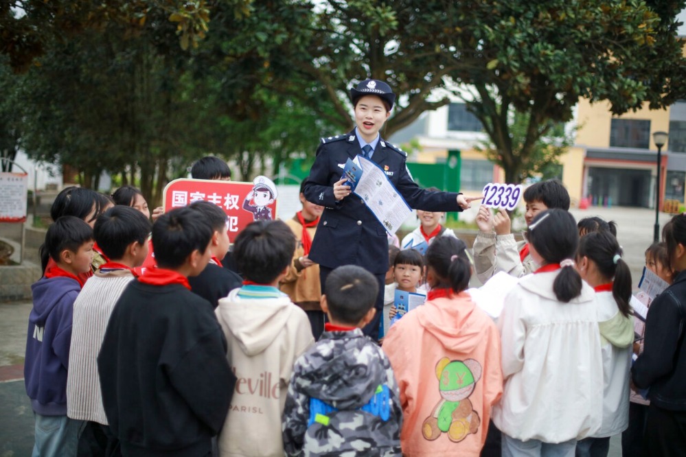 贵州黔西：全民国家安全教育宣传进校园