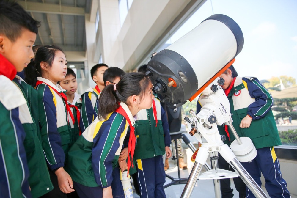 江苏如皋：研学探秘天文望远镜 点亮学子科技探索梦