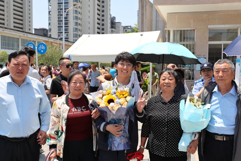江苏淮安：部分考生结束2026年高考