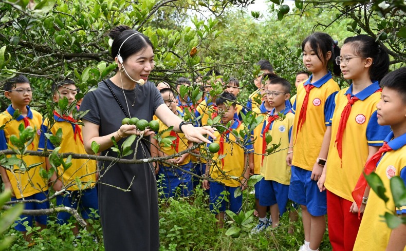 湖南洞口：劳动基地里的开学第一课