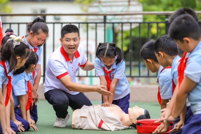 山东青岛：学习急救技能 点亮生命之光