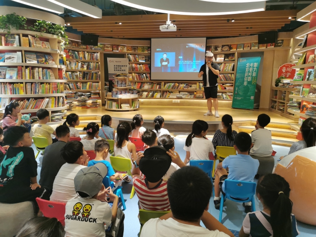 讲座现场.jpg