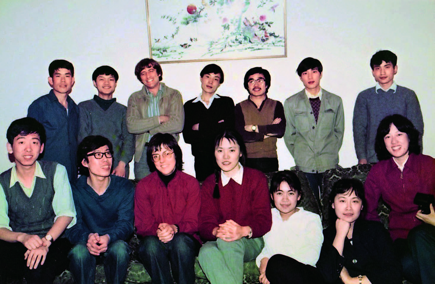 1978 年12 月，作者（后排左一）和同学在驻英使馆教育处与英国老师合影.jpg