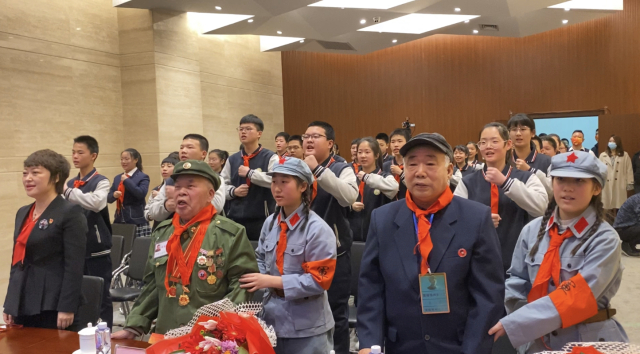 学生们齐诵总书记嘱托：“请党放心，强国有我！”.jpg
