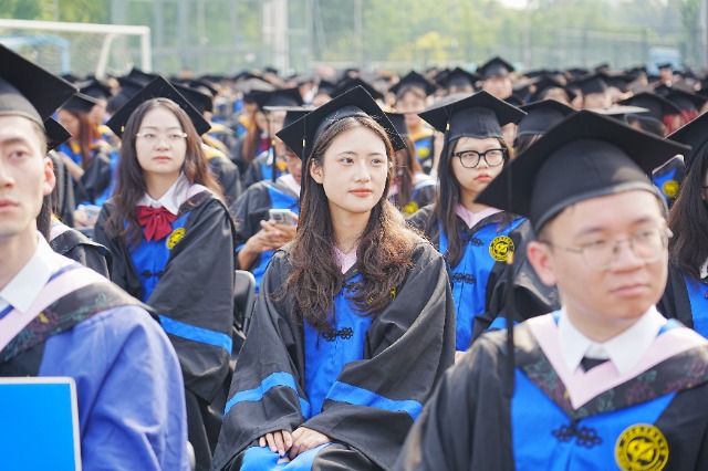 北航举行2023年学生毕业典礼暨学位授予仪式现场。学校供图.jpg