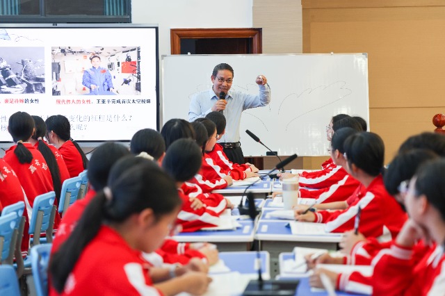 12月4日高中政治会场课堂教学展示（刘清杰拍摄） (2).jpg