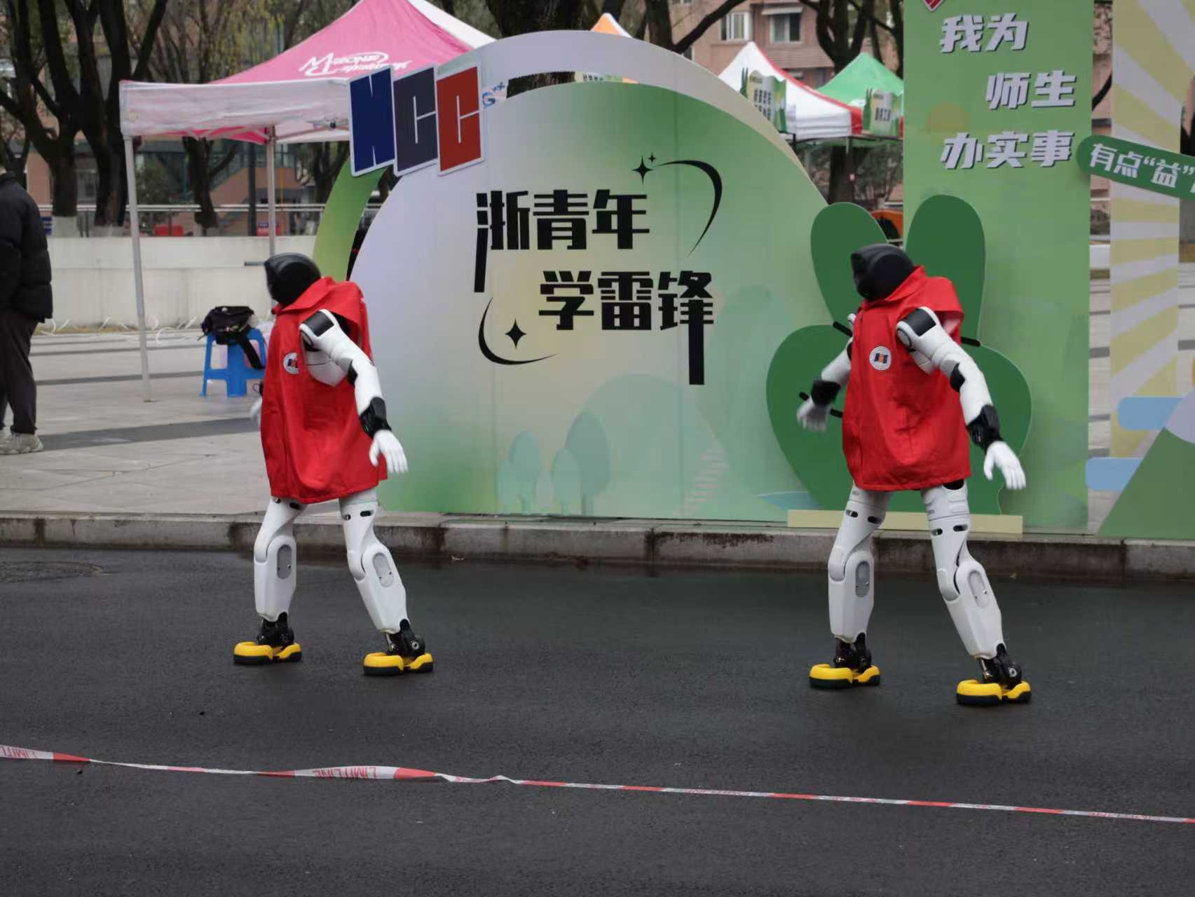 宁波城市职业技术学院“浙青年· 学雷锋”公益市集现场 学校供图.jpg