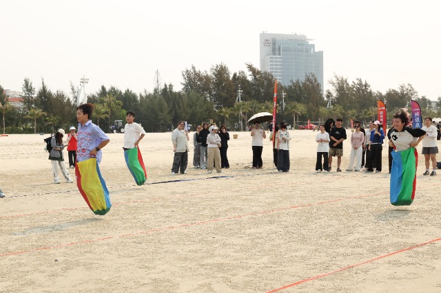 竞技体育袋鼠跳现场。北海艺术设计学院供图.JPG 竞技体育袋鼠跳现场。北海艺术设计学院供图.JPG